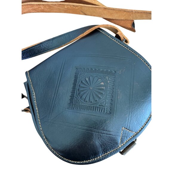 Vintage Handcrafted Black Leather Crossbody Bag With Embossed Design - Picture 6 of 16